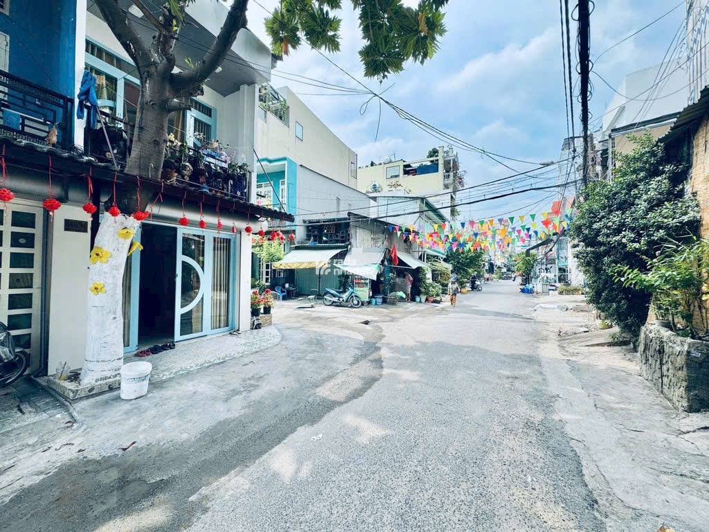 HOT- LÔ ĐẤT ĐẸP- Cạnh MẶT TIỀN PHẠM VĂN ĐỒNG- HXT THÔNG TỨ TUNG Ngang 7,4 x 10M2 giá 7,3 Tỷ TL