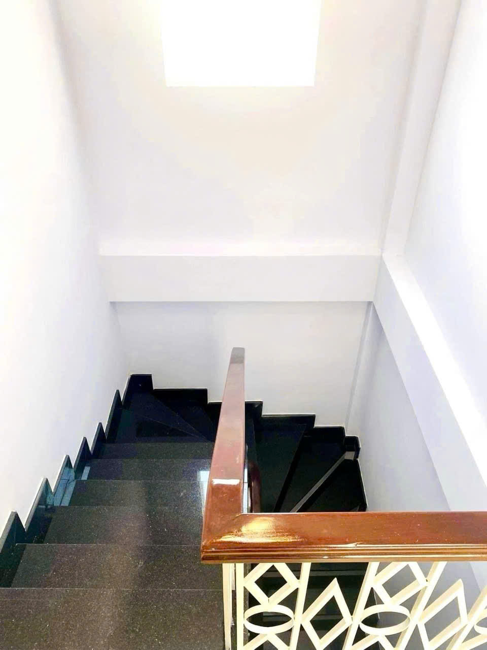 Xoay vốn bán gấp nhà Phan Đình Phùng, Phú Nhuận, 37m2, hẻm thông, không LG, SHR giá chỉ 3 tỷ 150 TL