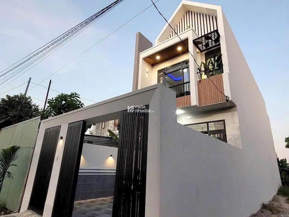 Nhà lầu 100m2 hướng Đông Nam  2 tỷ  ngay KDC Lavender Tp Biên Hòa - SHR