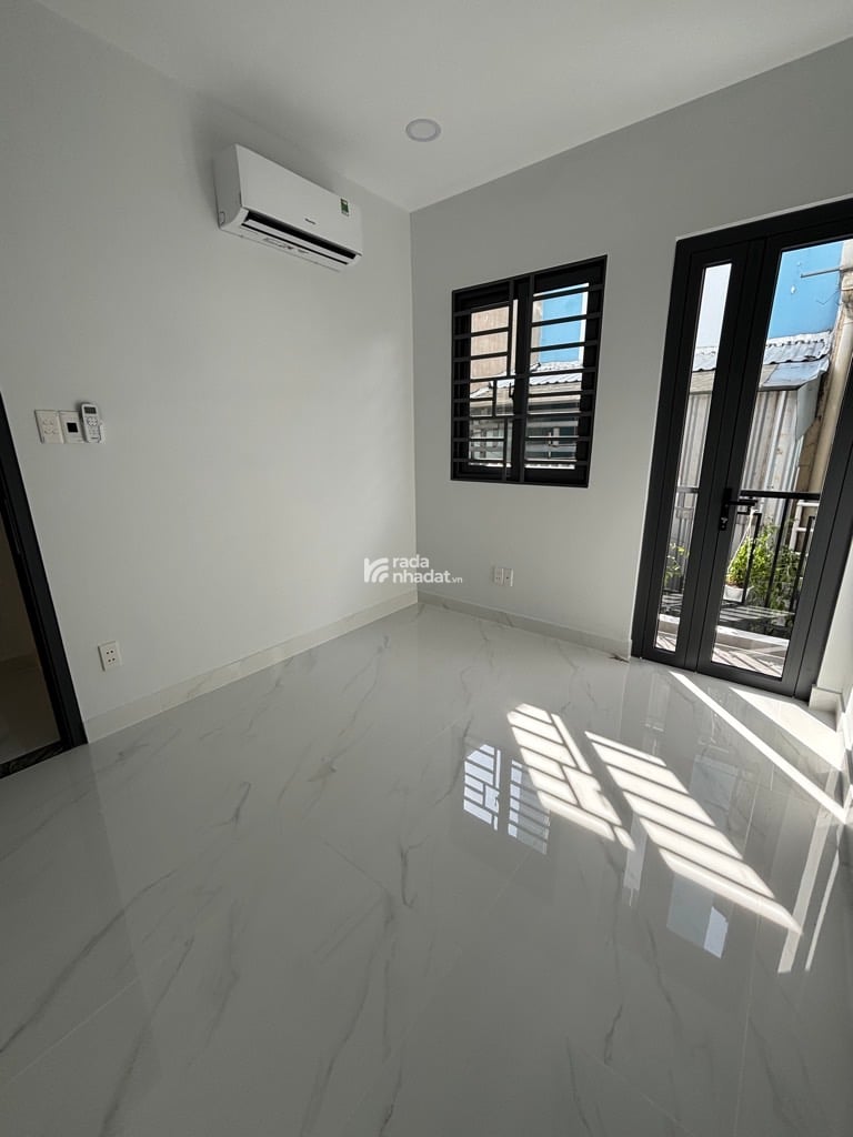 NHÀ MỚI ĐẸP - TRUNG TÂM Q.11 - NGAY ĐẦM SEN - 2PN - XÁCH VALI VÔ Ở