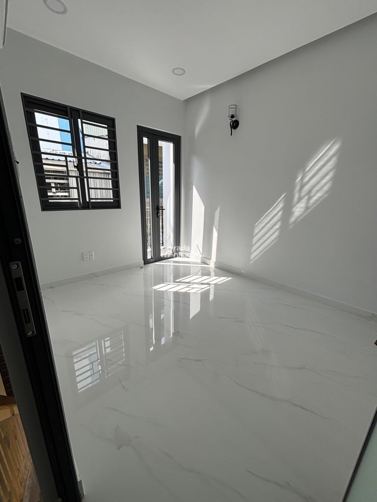 NHÀ MỚI ĐẸP - TRUNG TÂM Q.11 - NGAY ĐẦM SEN - 2PN - XÁCH VALI VÔ Ở