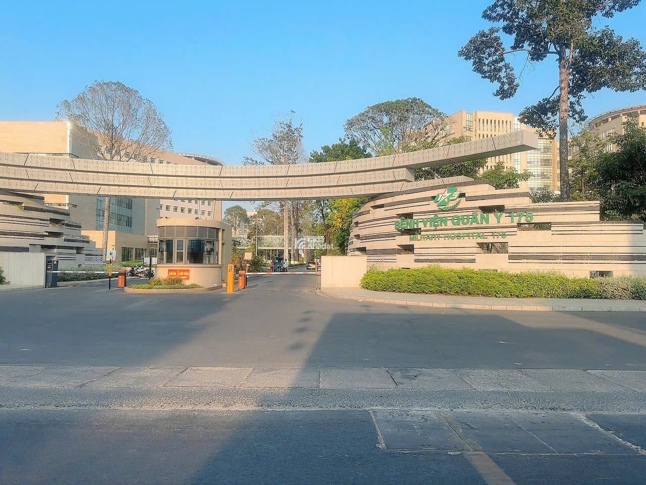 Chỉ 9.5 tỷ có nhà HXH Nguyễn Thái Sơn ngang 4.6m 5 tầng có hầm 64m2 gần BV 175 tặng NT gỗ