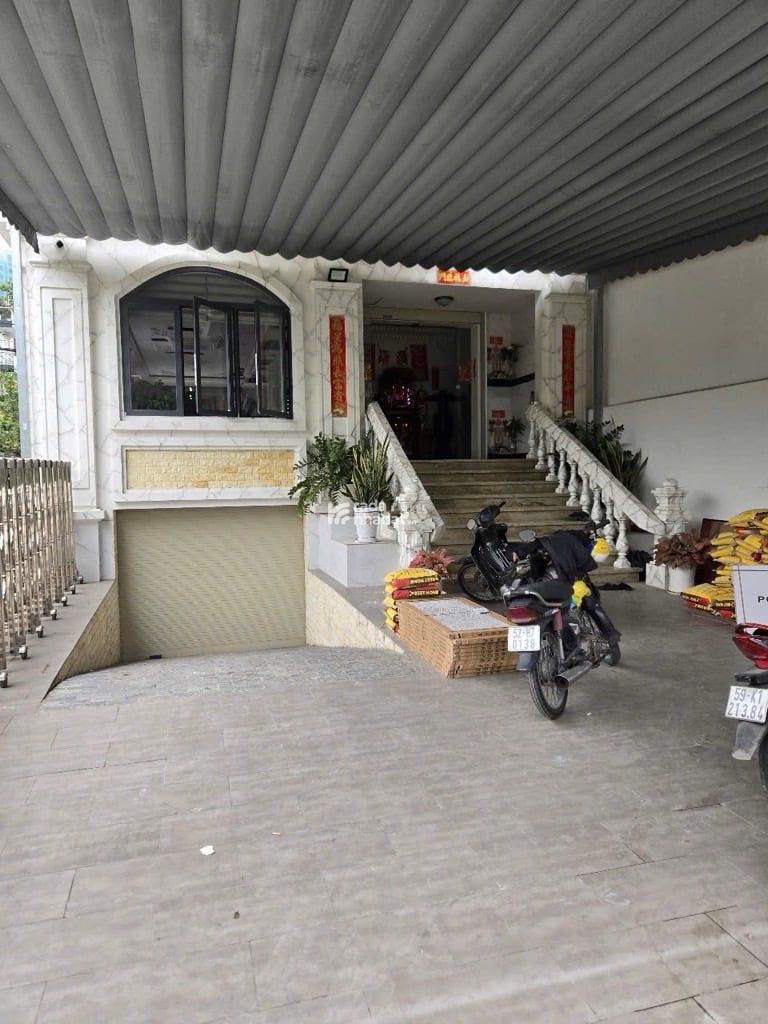  BÁN NHANH KHÁCH SẠN MẶT TIỀN VÀNH ĐAI TRONG CÓ DÒNG TIỀN THỤ ĐỘNG HÀNG THÁNG