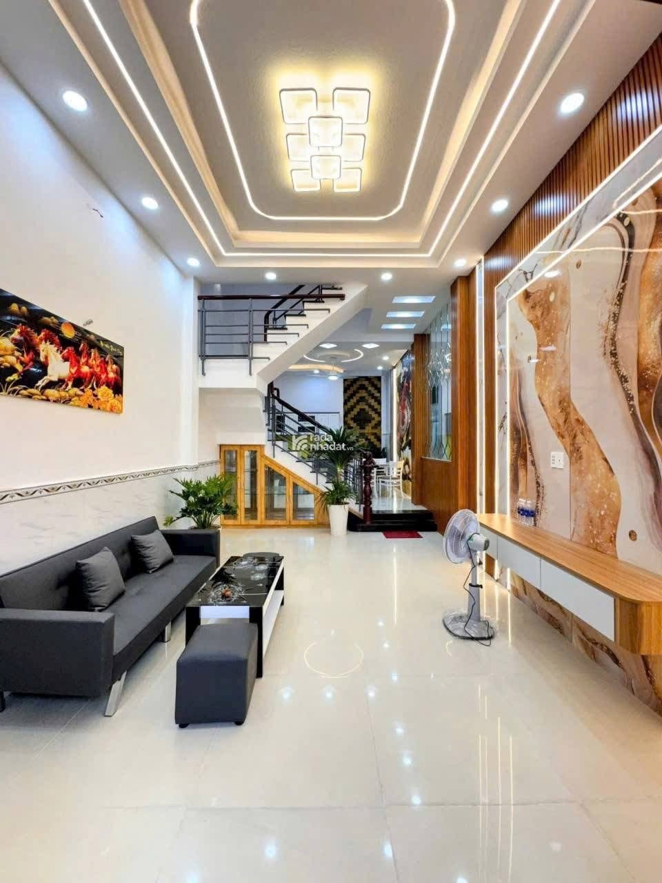 Bán nhà 2 tầng mới xách vali vào ở ngay trung tâm đường Nguyễn Thiện Thuật, phường 2, Q3