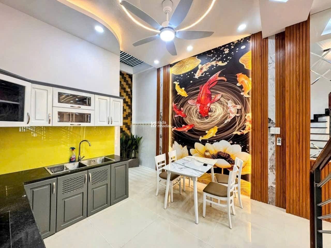 Bán nhà 2 tầng mới xách vali vào ở ngay trung tâm đường Nguyễn Thiện Thuật, phường 2, Q3