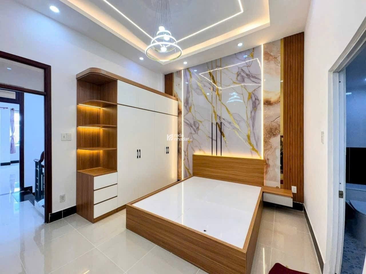 Bán nhà 2 tầng mới xách vali vào ở ngay trung tâm đường Nguyễn Thiện Thuật, phường 2, Q3