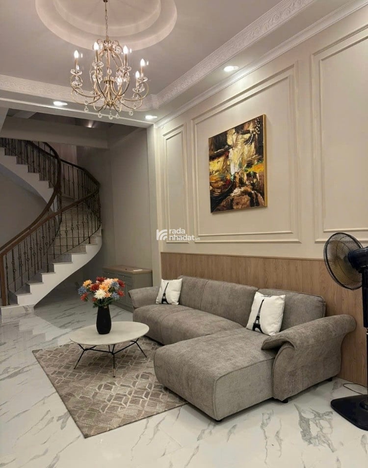 Bán nhà vị trí đắc địa 1 trệt 2 lầu 3tỷ150, DT 49m2 Hoàng Việt, P4, Quận Tân Bình, Công chứng liền 