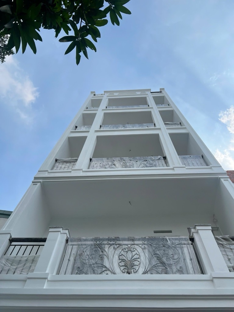  Căn Hộ Dịch Vụ 36 phòng , nhà mới còn thơm mùi sơn , Nguồn thu tầm 150 tr 