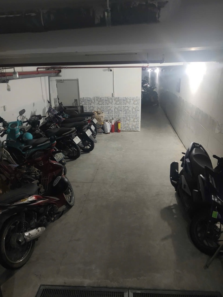  Căn Hộ Dịch Vụ 36 phòng , nhà mới còn thơm mùi sơn , Nguồn thu tầm 150 tr 
