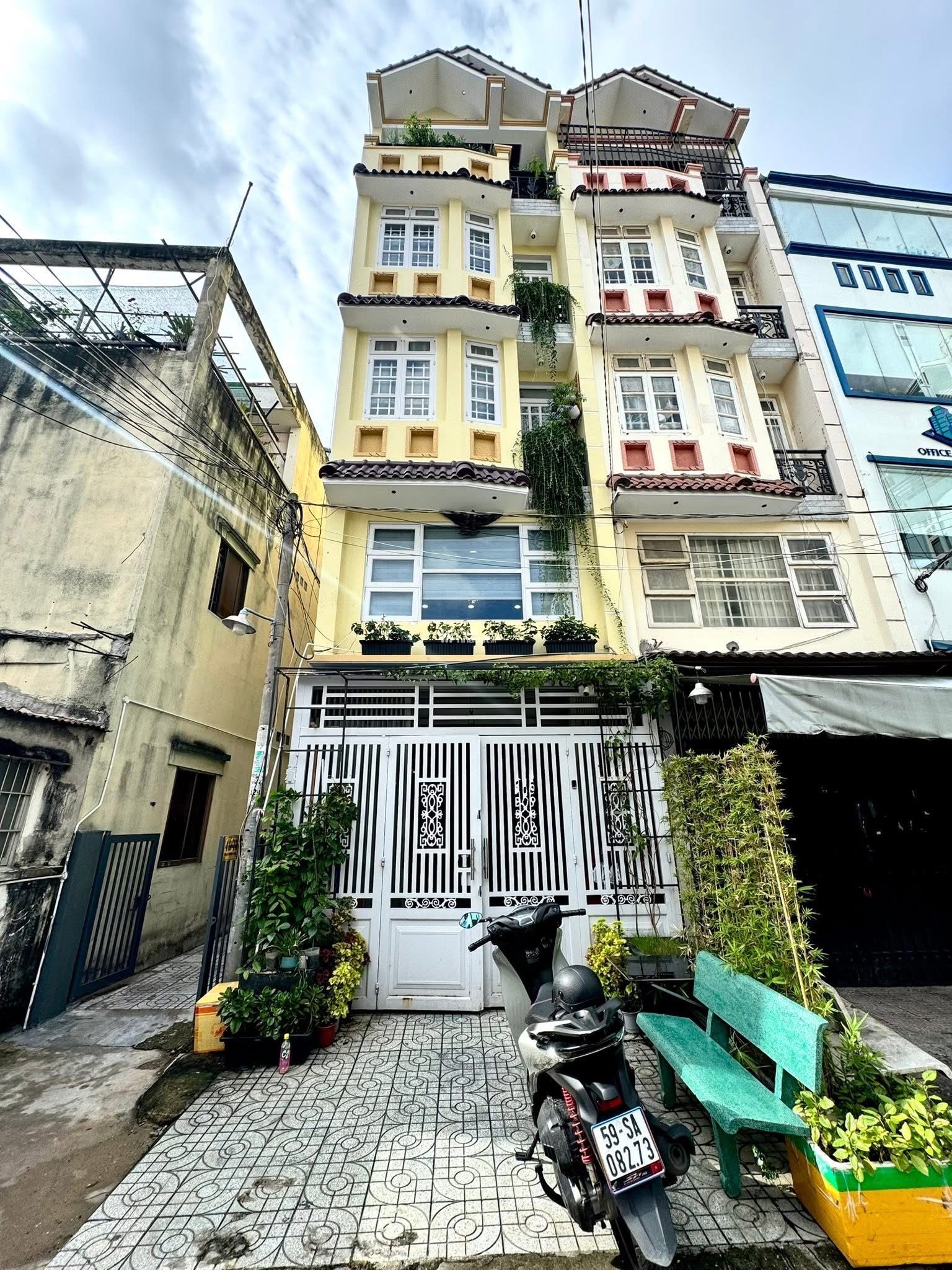 SIÊU PHẨM 5 TẦNG FULL NỘI THẤT - HXH - NGUYỄN CÔNG HOAN - PHAN XÍCH LONG - DTCN:160M2 - NHỈNH 8 TỶ