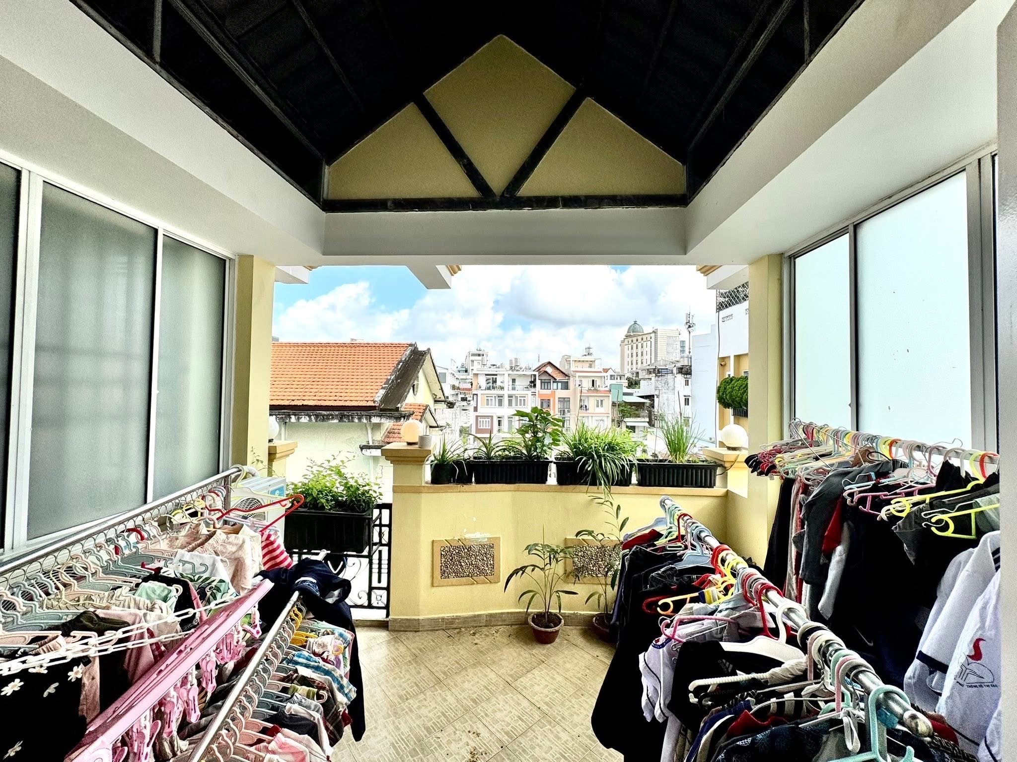 SIÊU PHẨM 5 TẦNG FULL NỘI THẤT - HXH - NGUYỄN CÔNG HOAN - PHAN XÍCH LONG - DTCN:160M2 - NHỈNH 8 TỶ