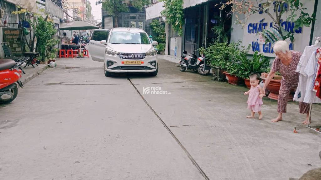 NHÀ ĐẸP 49,5M2 - THOÁNG MÁT VÀO Ở NGAY - Ô TÔ ĐỔ CỬA - SÁT VÁCH QUẬN TÂN PHÚ 