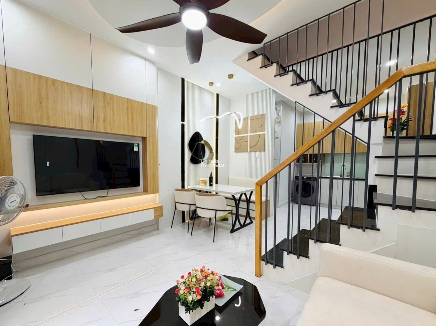 Bán nhà chính chủ gửi , diện tích 33m2 đường Hoàng Văn Thụ P4 Q Tân Bình 1tỷ740 , 2 PN , sổ riêng