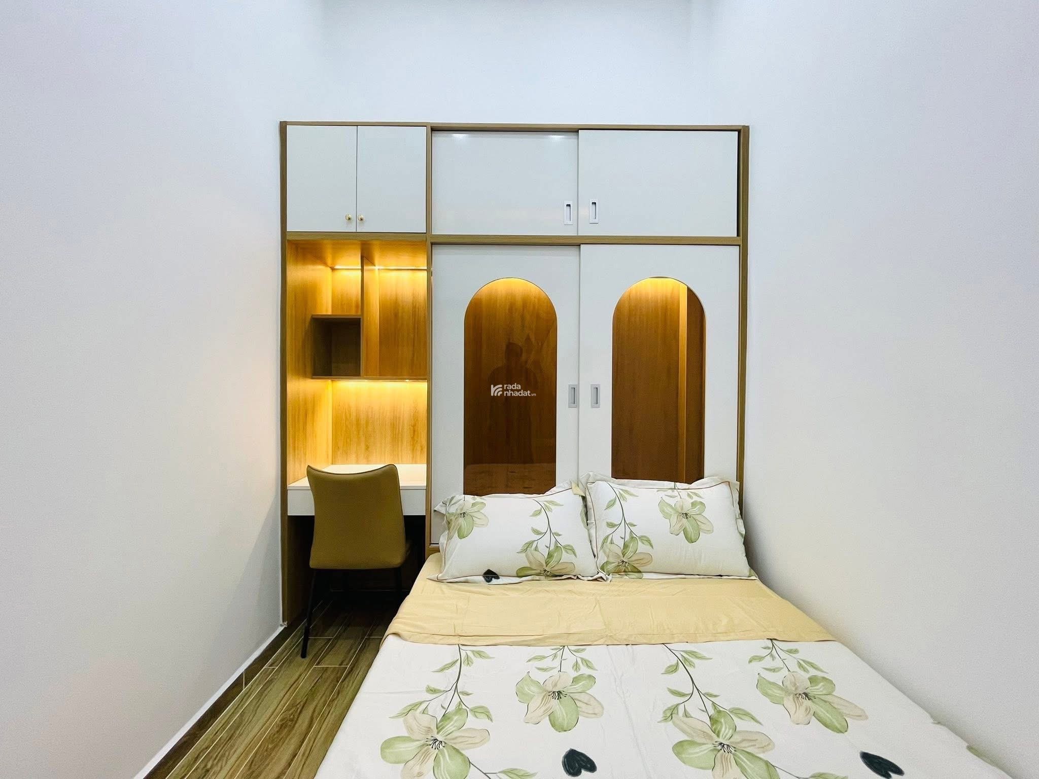 Cần tiền bán nhà Đường Đặng Văn Ngữ Phú Nhuận ,40m2 Sổ hồng riêng Giá 4ty210 lh Vân