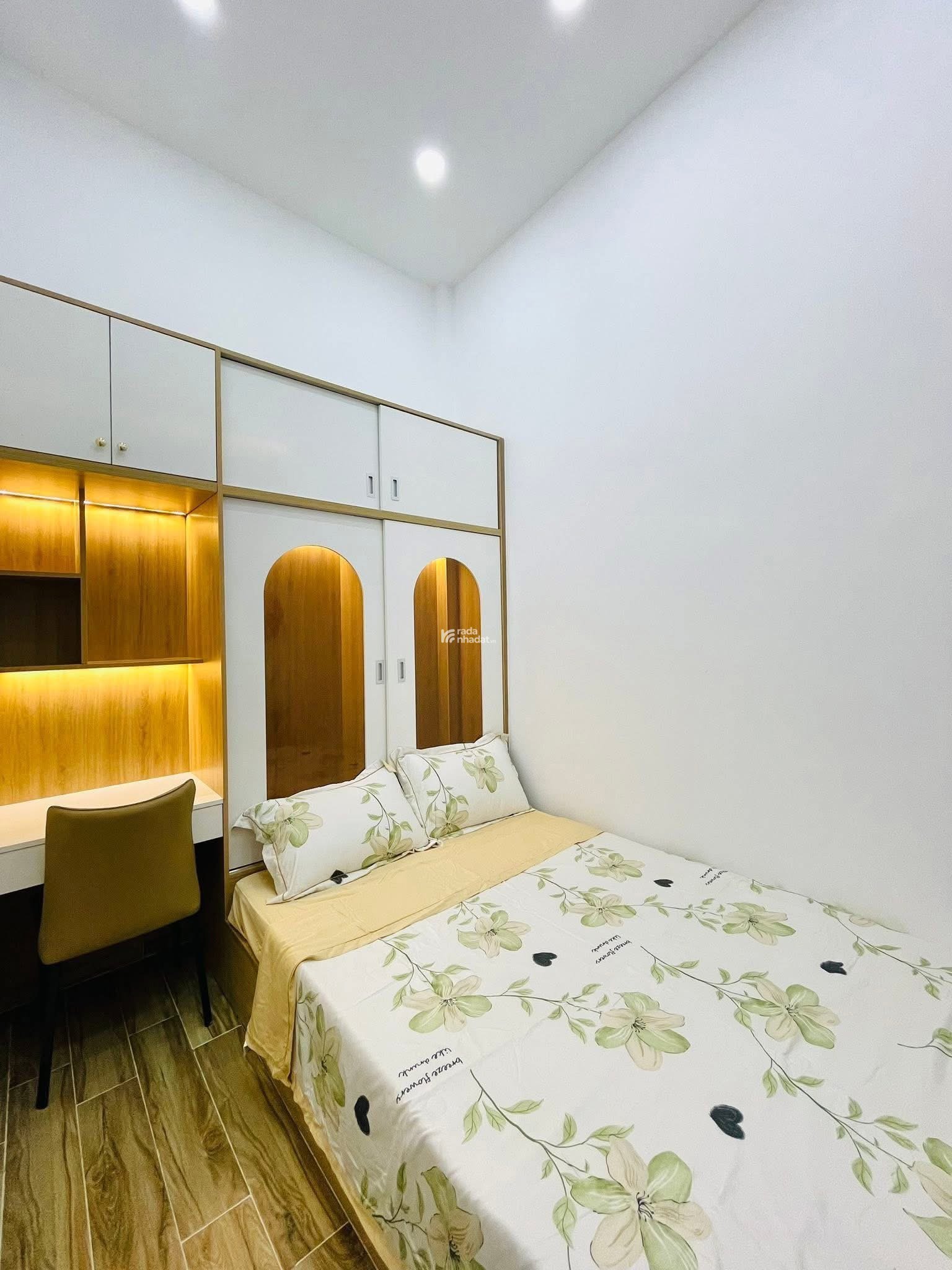 Cần tiền bán nhà Đường Đặng Văn Ngữ Phú Nhuận ,40m2 Sổ hồng riêng Giá 4ty210 lh Vân