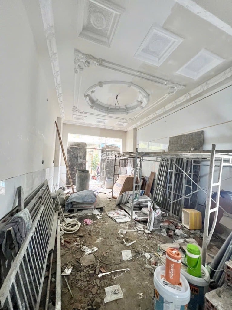 - Nhà mới đẹp thiết kế hiện đại sang trọng, xách Vali vào ở liền  