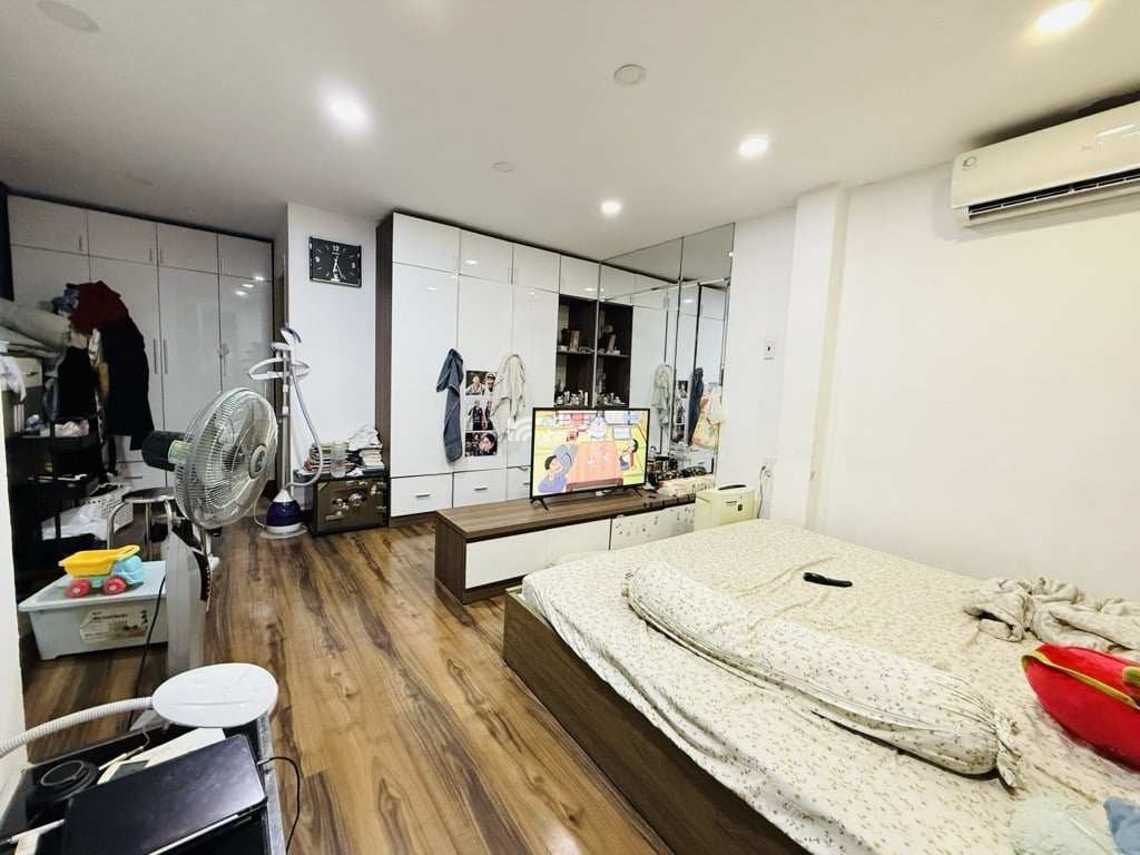  Kết cấu nhà 4 tầng BTCT 4PN, 4WC, Phòng khách, bếp. 