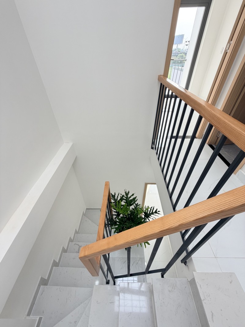 Bán Nhà Mới 3 Tầng Bưng Ông Thoàn - Vòng Xoay Phú Hữu. Giá Nhỉnh 5 Tỷ
