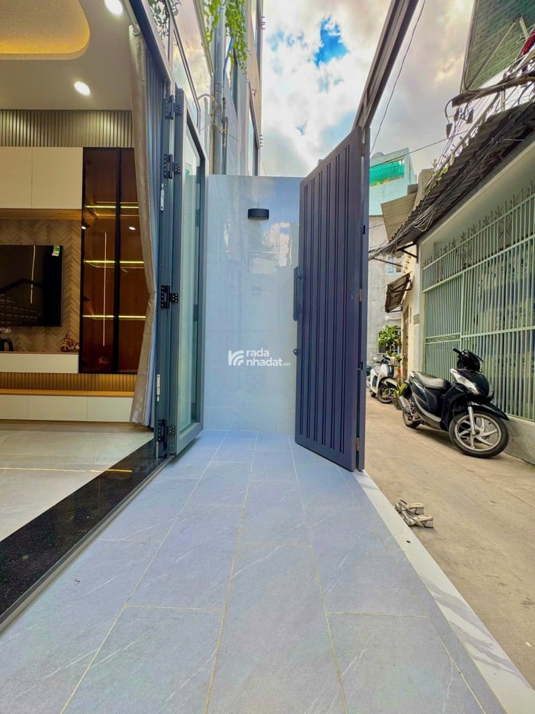 Bán nhà ngay CV Làng Hoa - Nguyễn Văn Khối Gò Vấp - 5 tầng 50m2 - full nội thất - 6 tỷ bé