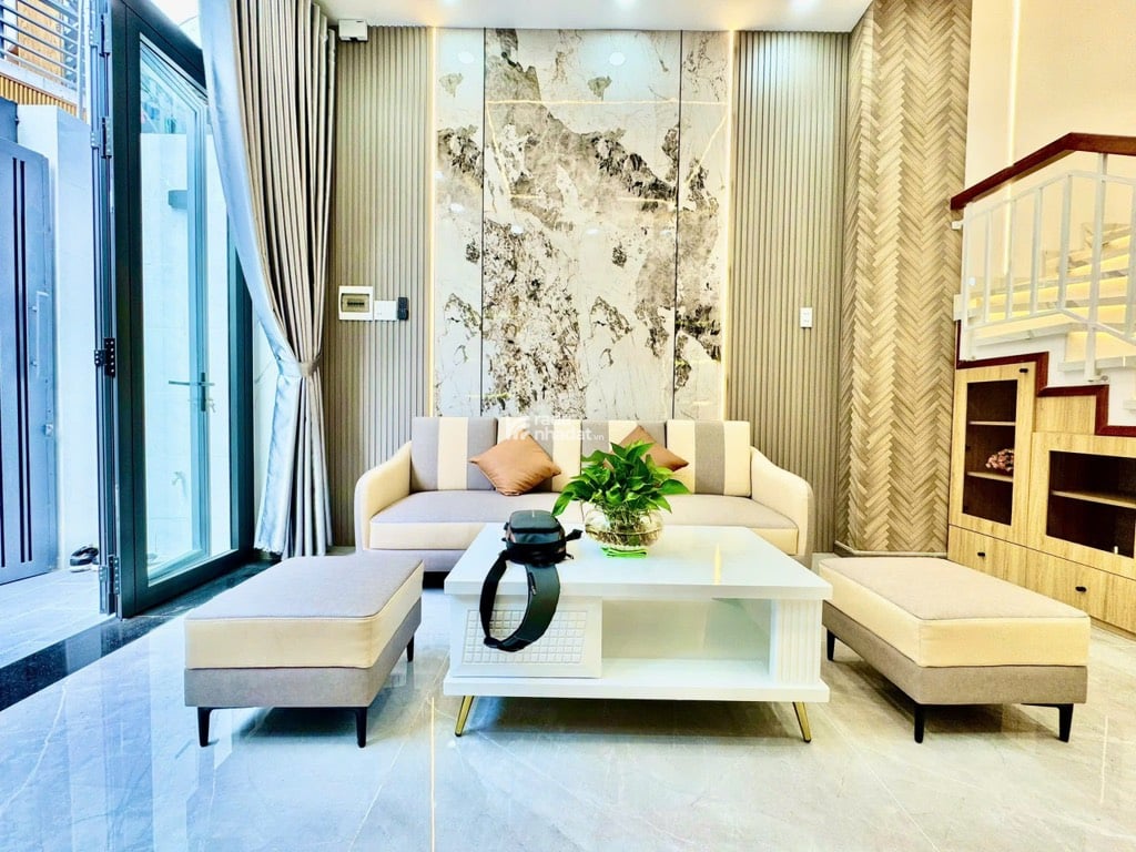 Bán nhà ngay CV Làng Hoa - Nguyễn Văn Khối Gò Vấp - 5 tầng 50m2 - full nội thất - 6 tỷ bé