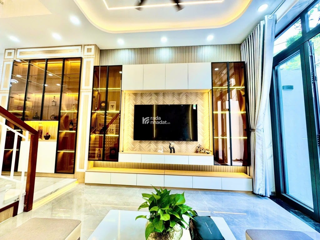 Bán nhà ngay CV Làng Hoa - Nguyễn Văn Khối Gò Vấp - 5 tầng 50m2 - full nội thất - 6 tỷ bé