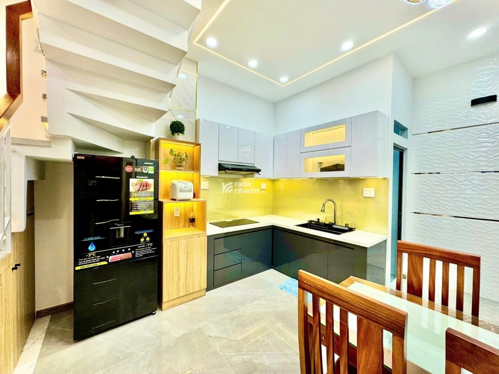 Bán nhà ngay CV Làng Hoa - Nguyễn Văn Khối Gò Vấp - 5 tầng 50m2 - full nội thất - 6 tỷ bé