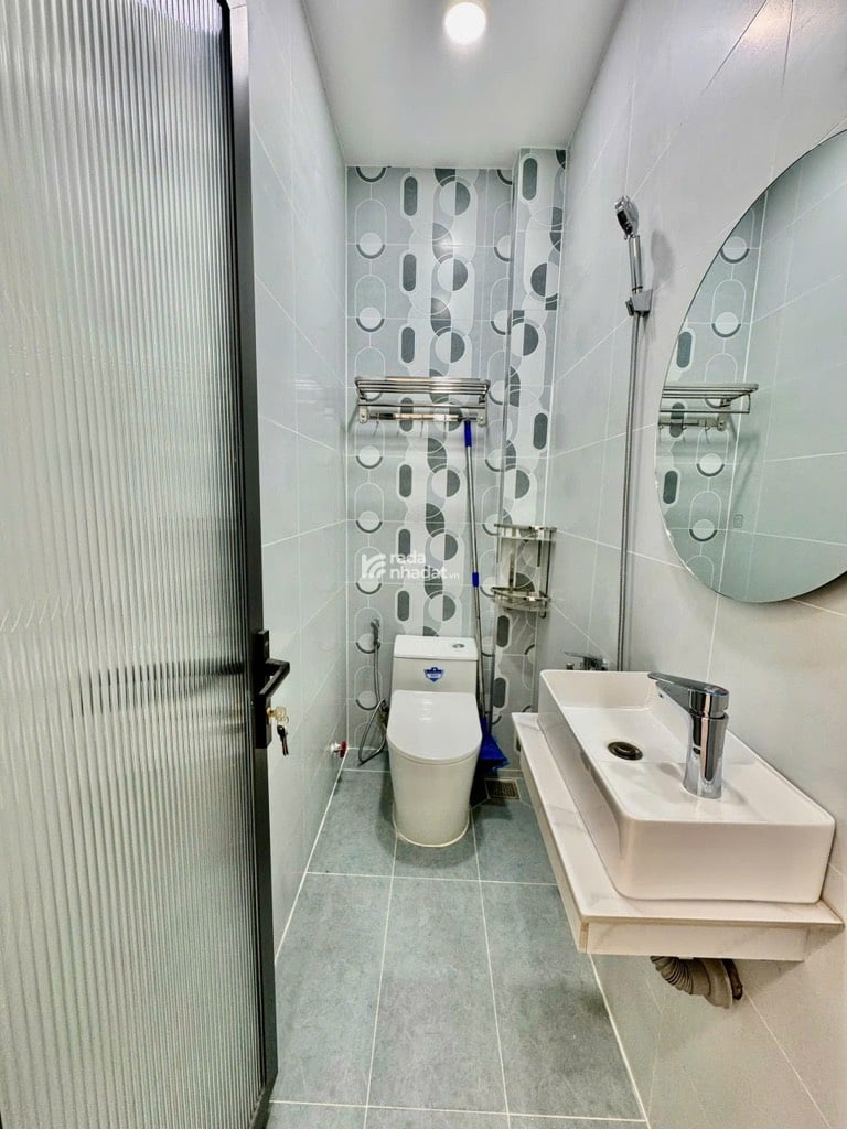 Bán nhà ngay CV Làng Hoa - Nguyễn Văn Khối Gò Vấp - 5 tầng 50m2 - full nội thất - 6 tỷ bé