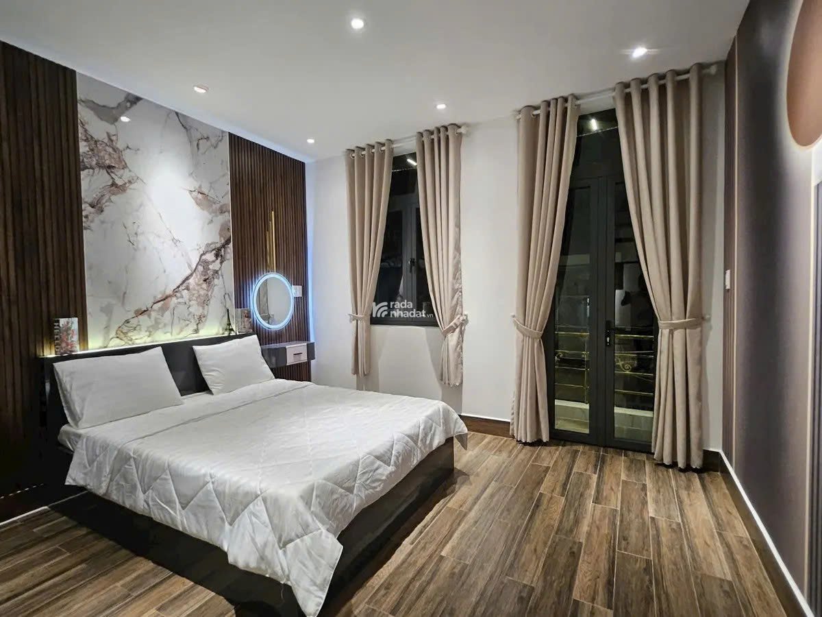 Nhà Phạm Văn Bạch, 52m2, 4PN, full nội thất cao cấp, chỉ 5.25 tỷ TL