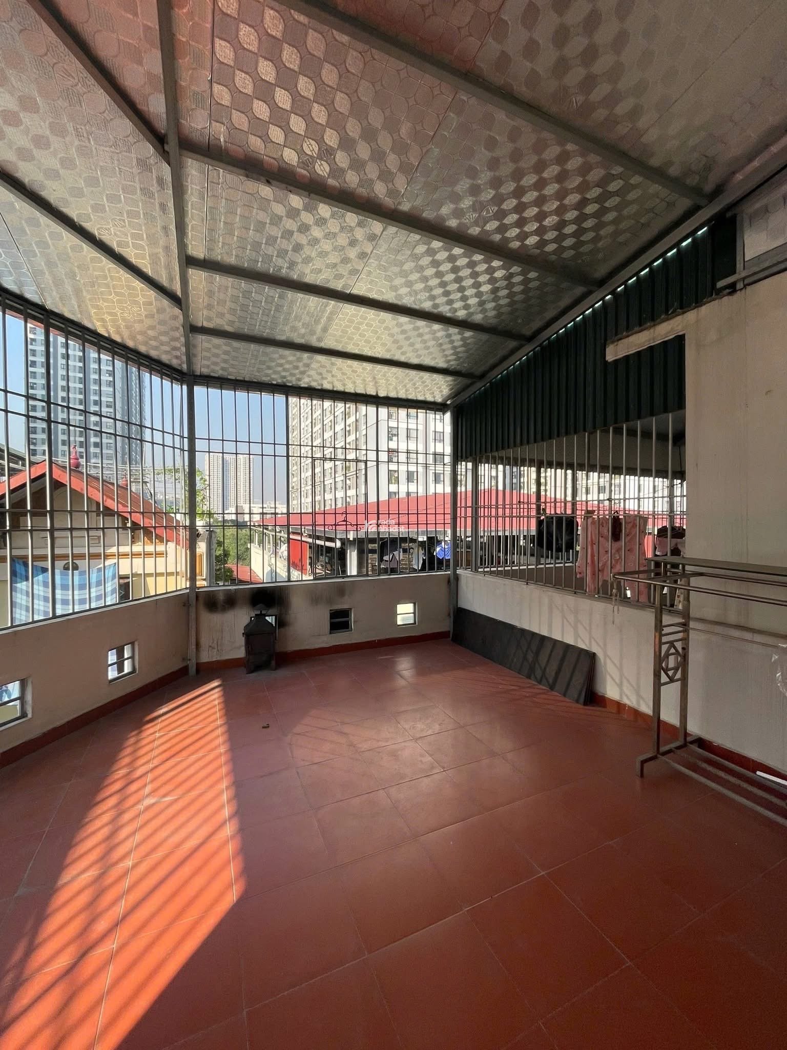 Cho thuê căn hộ khép kín ở Minh Khai - 50m2 - 2 ngủ - 1vs - ban công - giá 6.5 triệu /tháng.