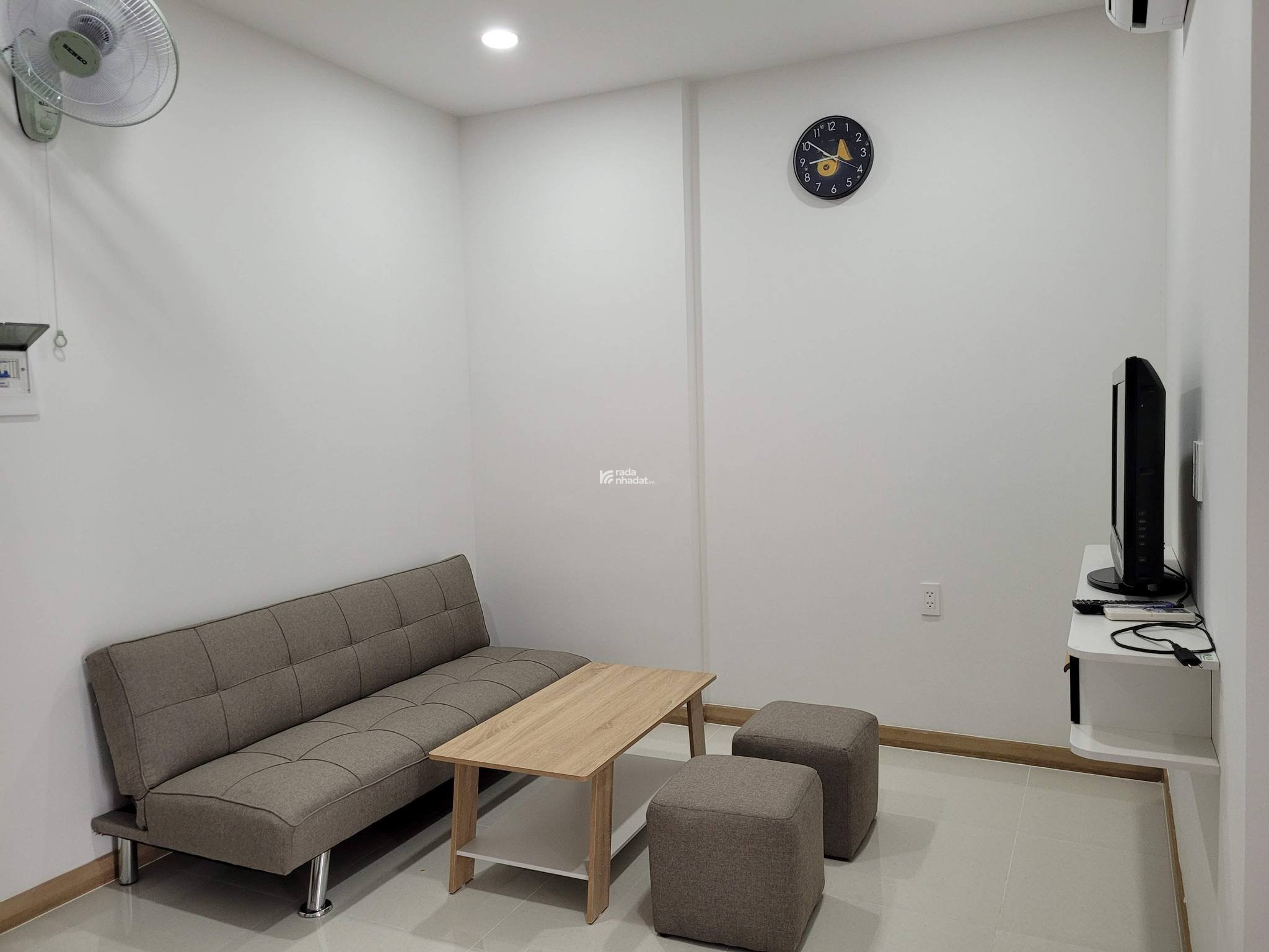 Cho thuê căn full nội thất giá 10 triệu tháng ở liền 0938 893 *** xem nhà ạ.