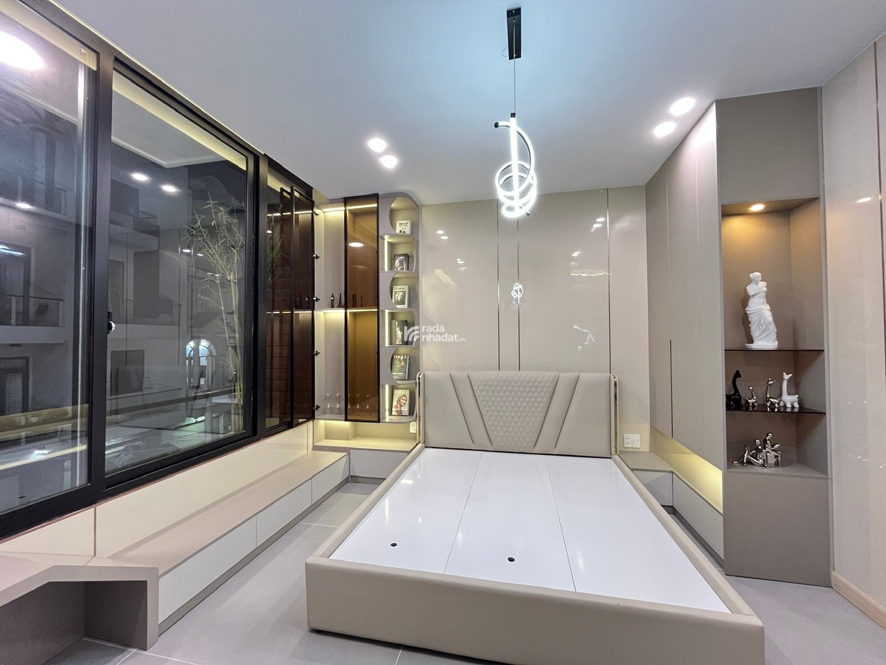 Siêu phẩm mặt tiền kinh doanh Lý Thường Kiệt quận 10 (DT 4.6x22m) 5 tầng tiện ở liền