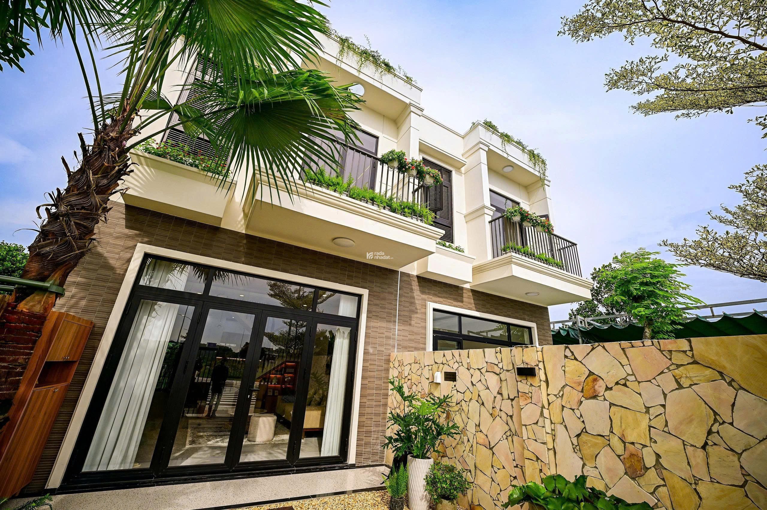 NHÀ PHỐ SỔ HỒNG TRAO TAY KHU COMPOUND ĐẦU TIÊN TẠI VSIP 3