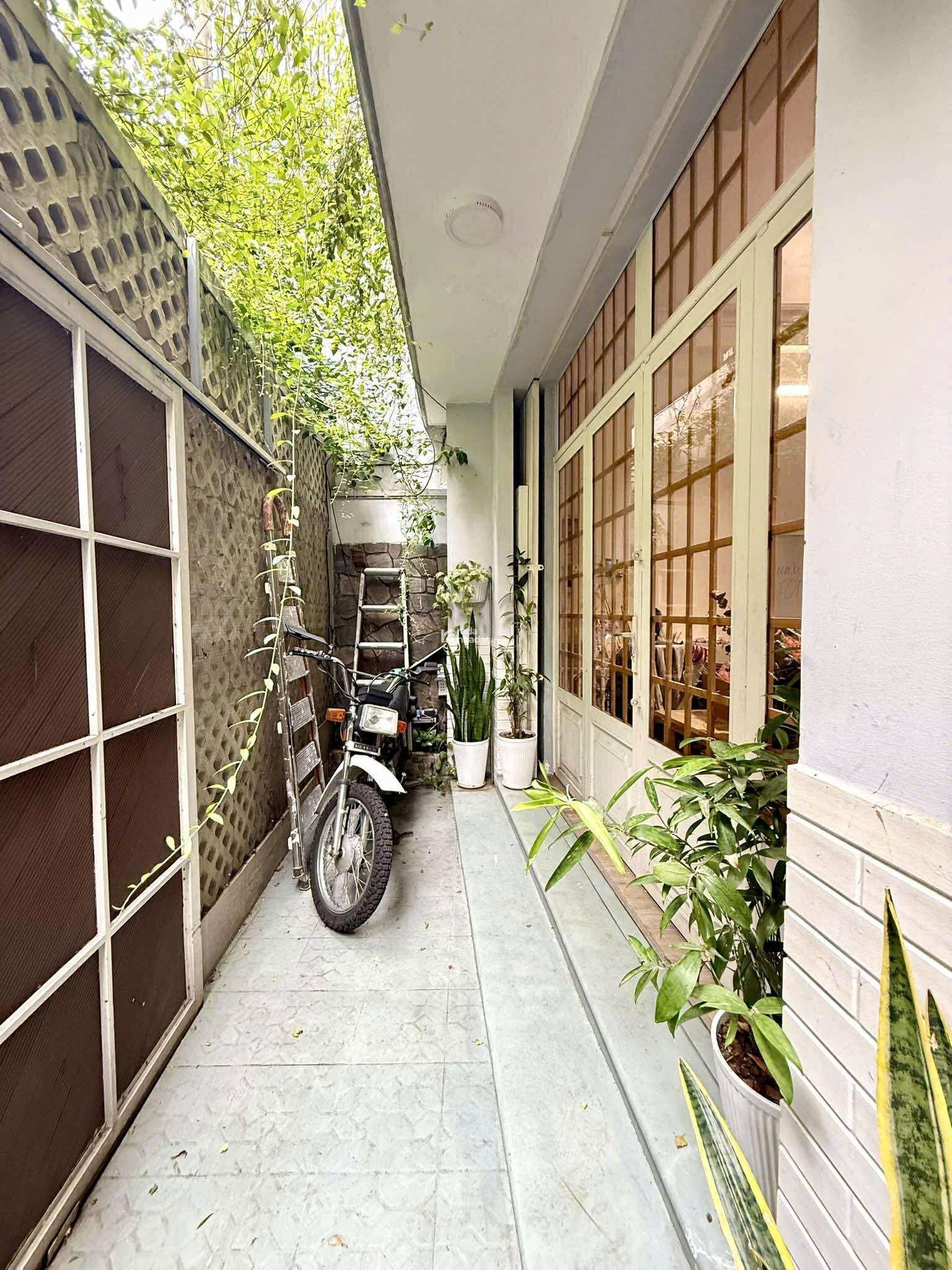 PHÚ NHUẬN - 80m2 - 12.2 TỶ - NGANG KHỦNG 6.1m - ĐANG CHO CTY THUÊ DÒNG TIỀN ỔN ĐỊNH