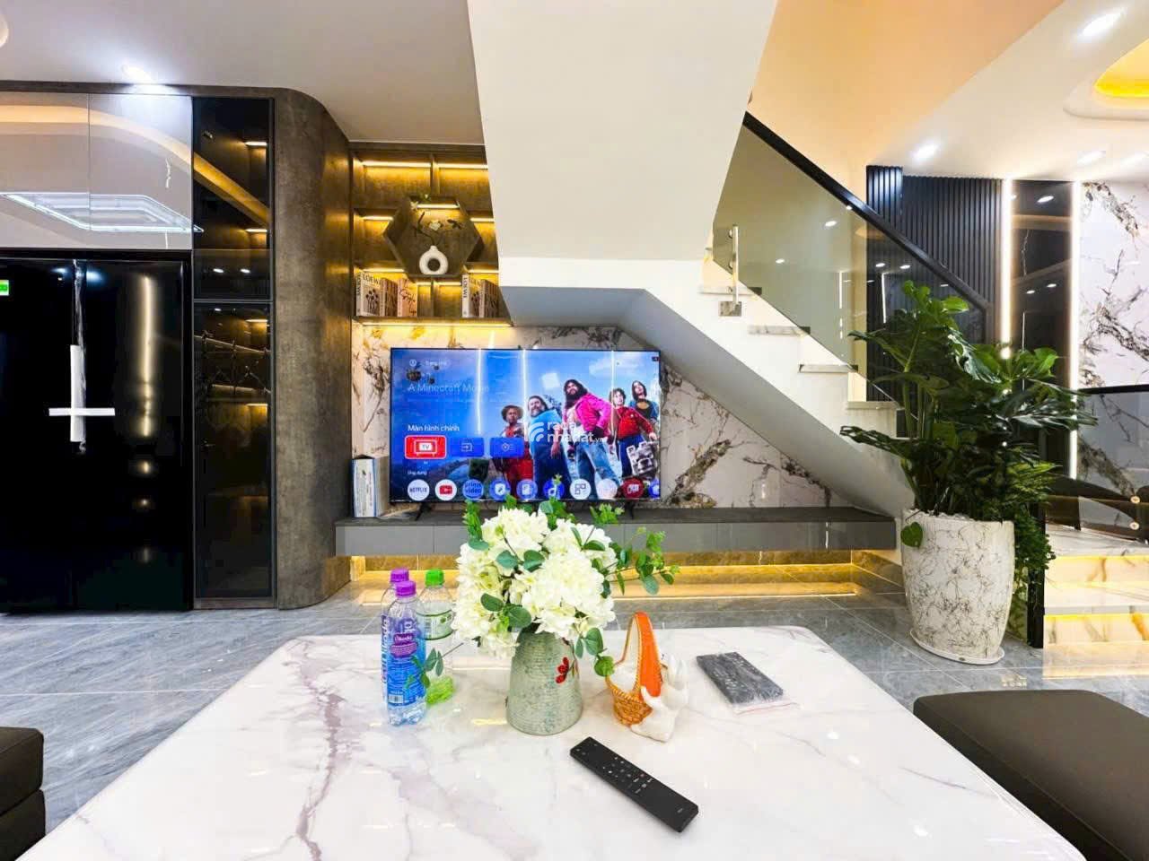 Nhà đẹp giá ngộp ngay Phạm Hữu Chí, Quận 5, 60m2 thích hợp mua ở hoặc cho thuê giá 4 tỷ 250 TL