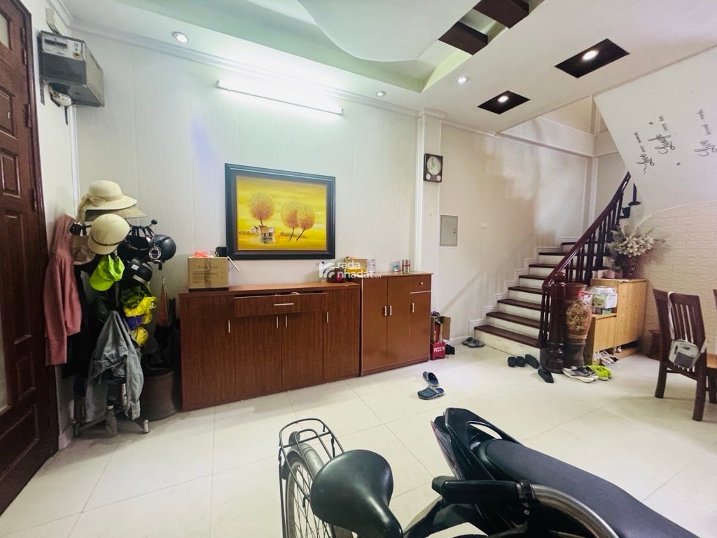  3 BƯỚC RA HOÀNG QUỐC VIỆT - 6 TẦNG - MT 5M - 40M2 - NỞ HẬU - Ô CHỜ THANG MÁY