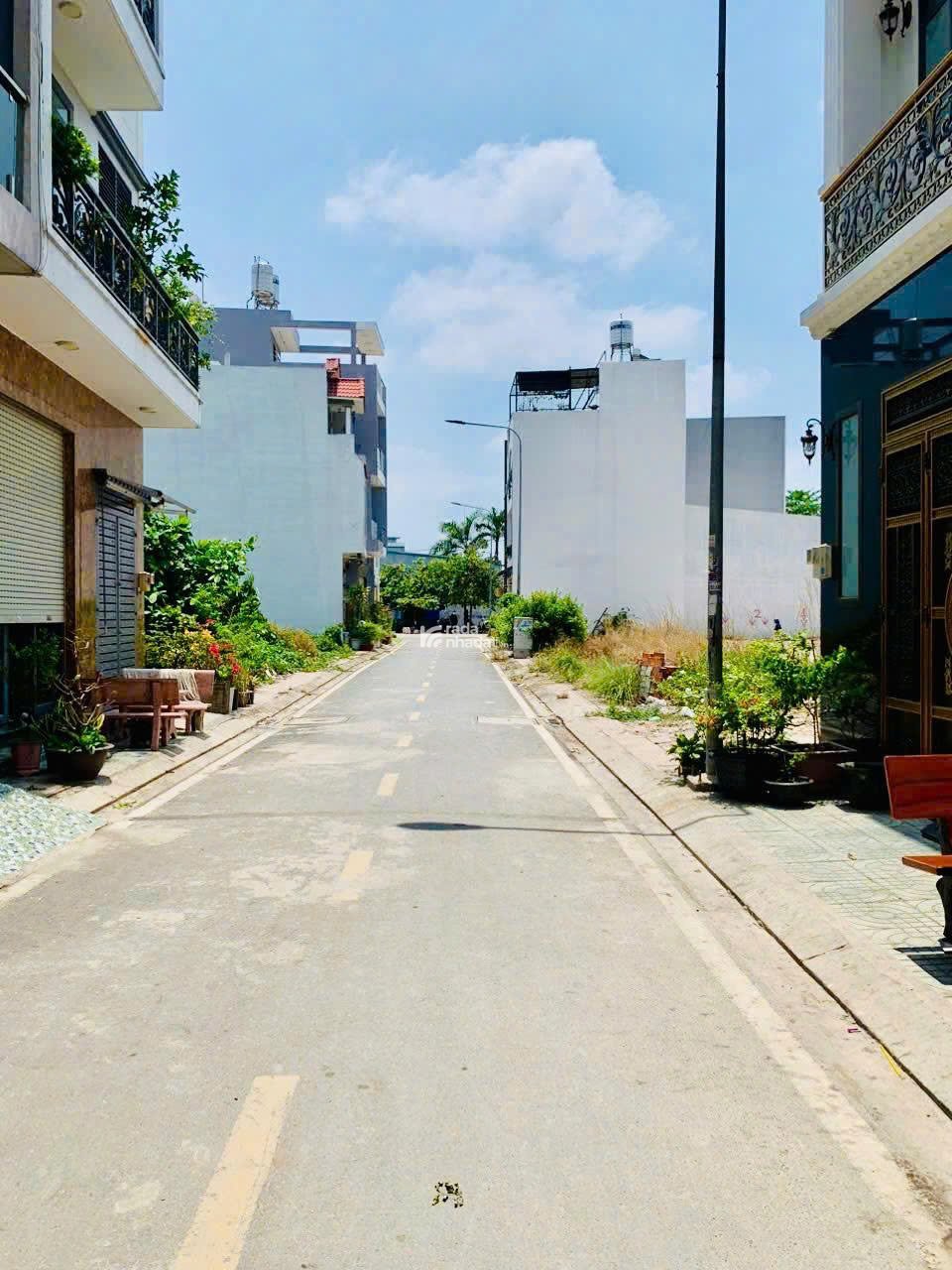 Chủ gửi lô đất KDC Tây Lân sổ hồng riêng, cách chơ, trường học,bệnh viện 5p đi xe. Còn thương lượng