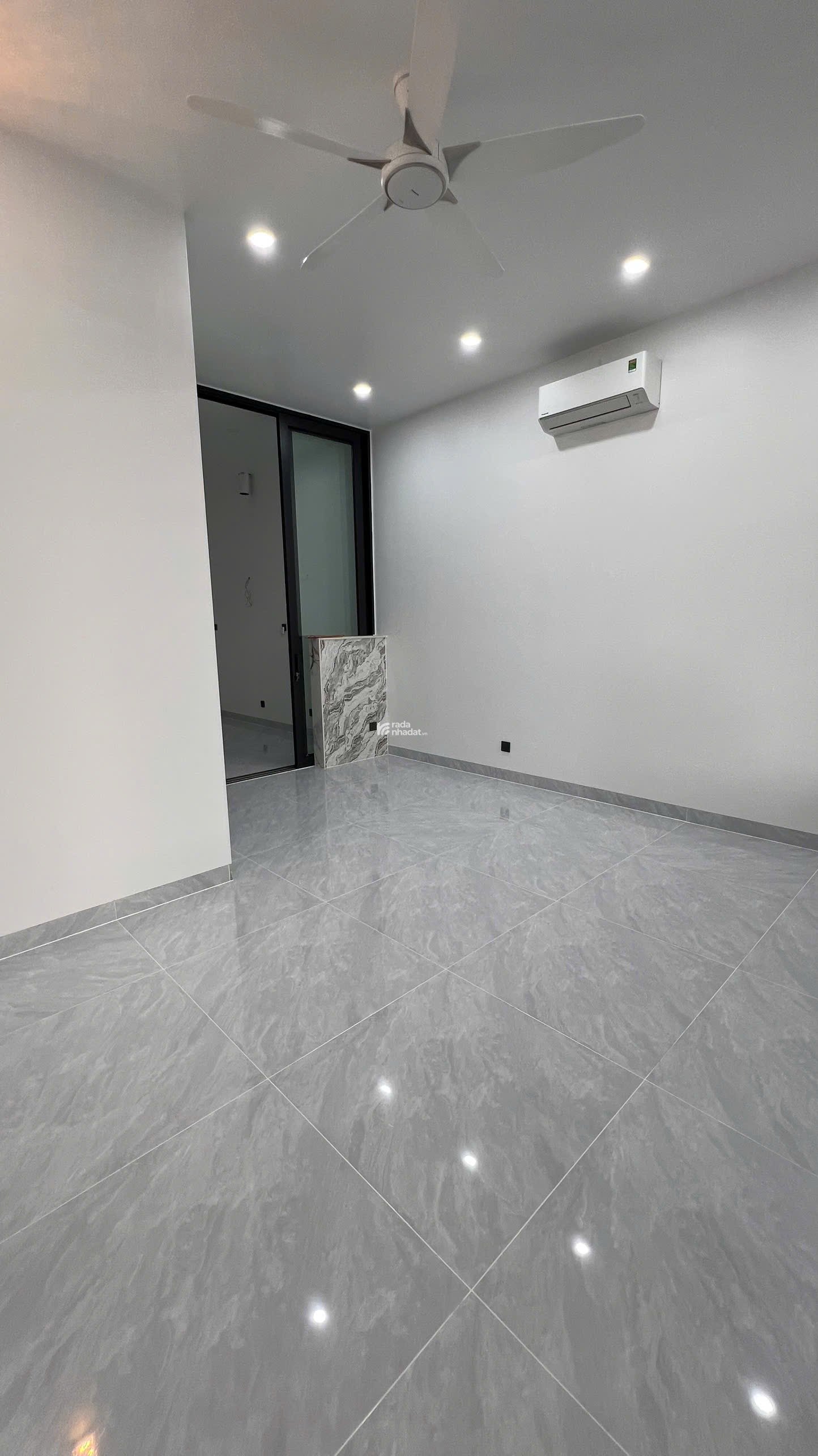 90m2 - 12 triệu/tháng - Cho thuê nhà tầng 1 và hầm xe, Q7 Riverside