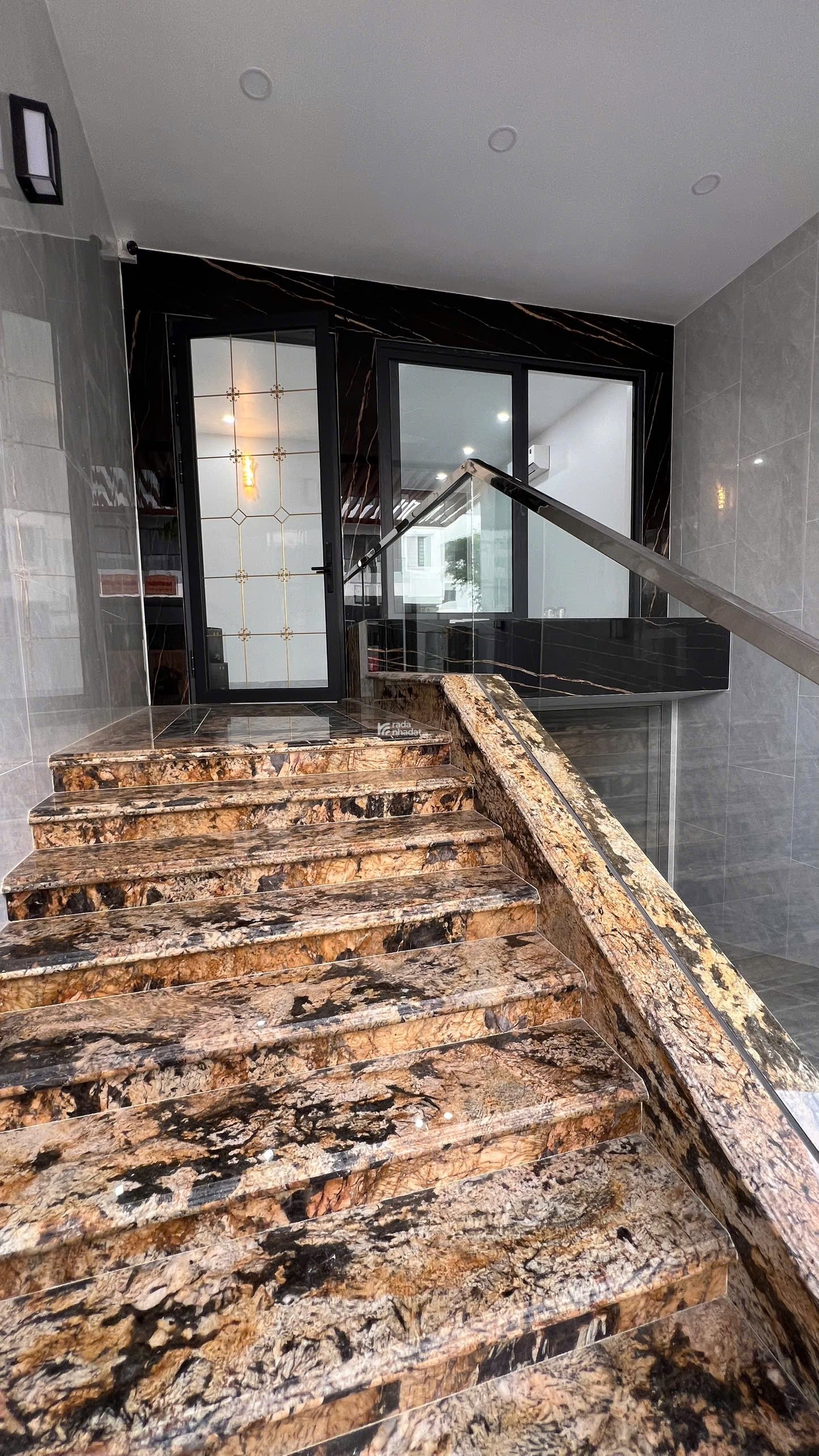 90m2 - 12 triệu/tháng - Cho thuê nhà tầng 1 và hầm xe, Q7 Riverside