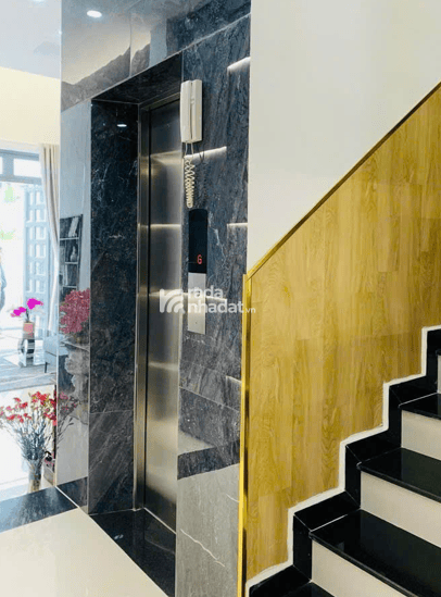  NHÀ PHỐ CAO CẤP . THANG MÁY .NỘI THẤT CẤP  ĐẲNG CẤP DOANH NHÂN -QUẬN 12