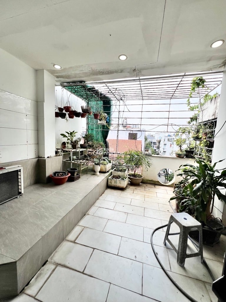 - Đường nhựa 8m ,vỉa hè mỗi bên 3m, khu cao tầng, dân trí cao, gần trường THPT Tân Bình, sân bay Tâ