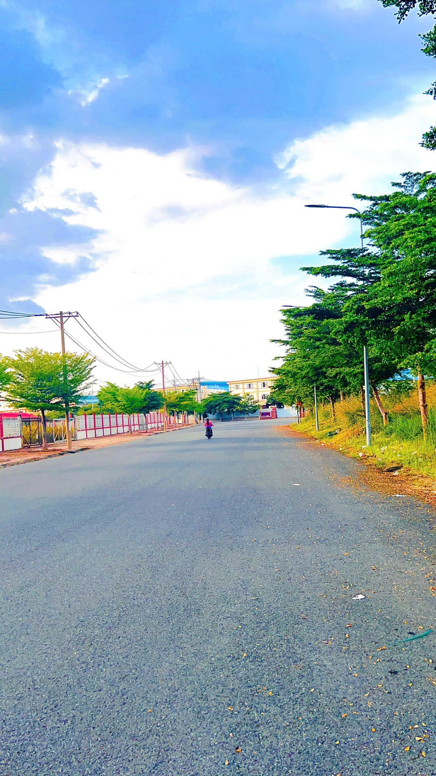 Chính chủ gửi bán lô view cực đẹp, ngay trục đường Võ Văn Kiệt nối dài, SHR