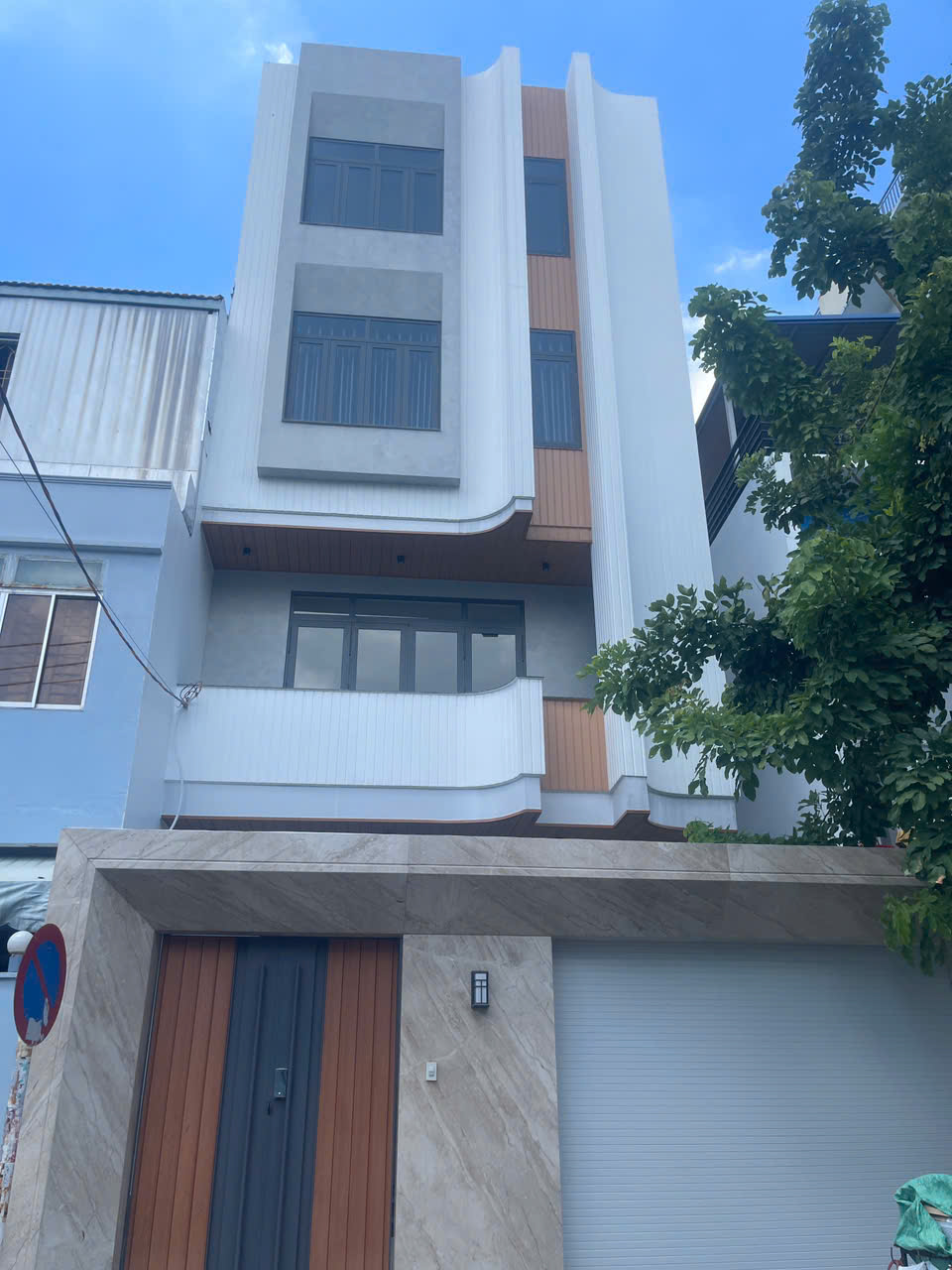Nhà Mới 100% DT; 7.6x18m 4 Tầng đường 45 Phường Tân Quy Quận 7