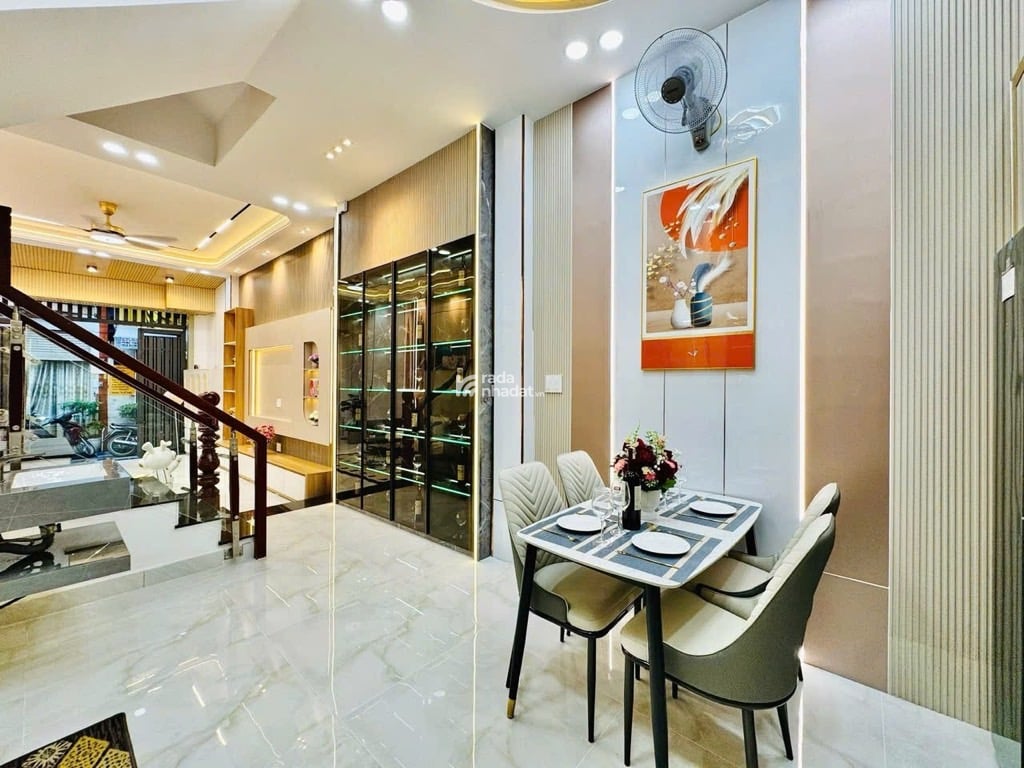 Bán nhà phố 4 tầng đẹp mới Khu an ninh dan trí cao,. gần mặt tiền đường. Gần Emart2