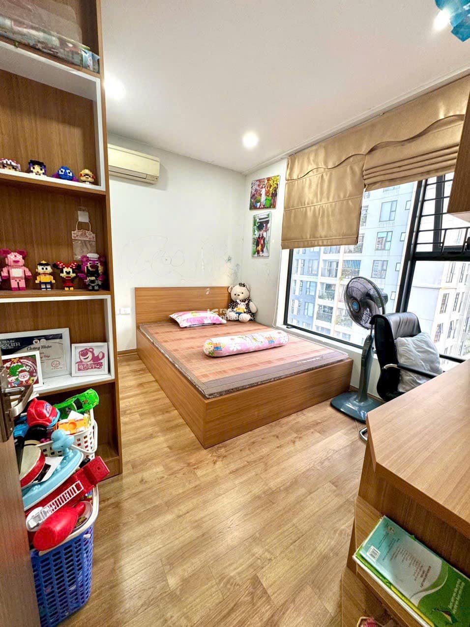 Bán CHCC căn góc Eco Lake DT 80m2 2PN 2WC. View hồ Linh Đàm