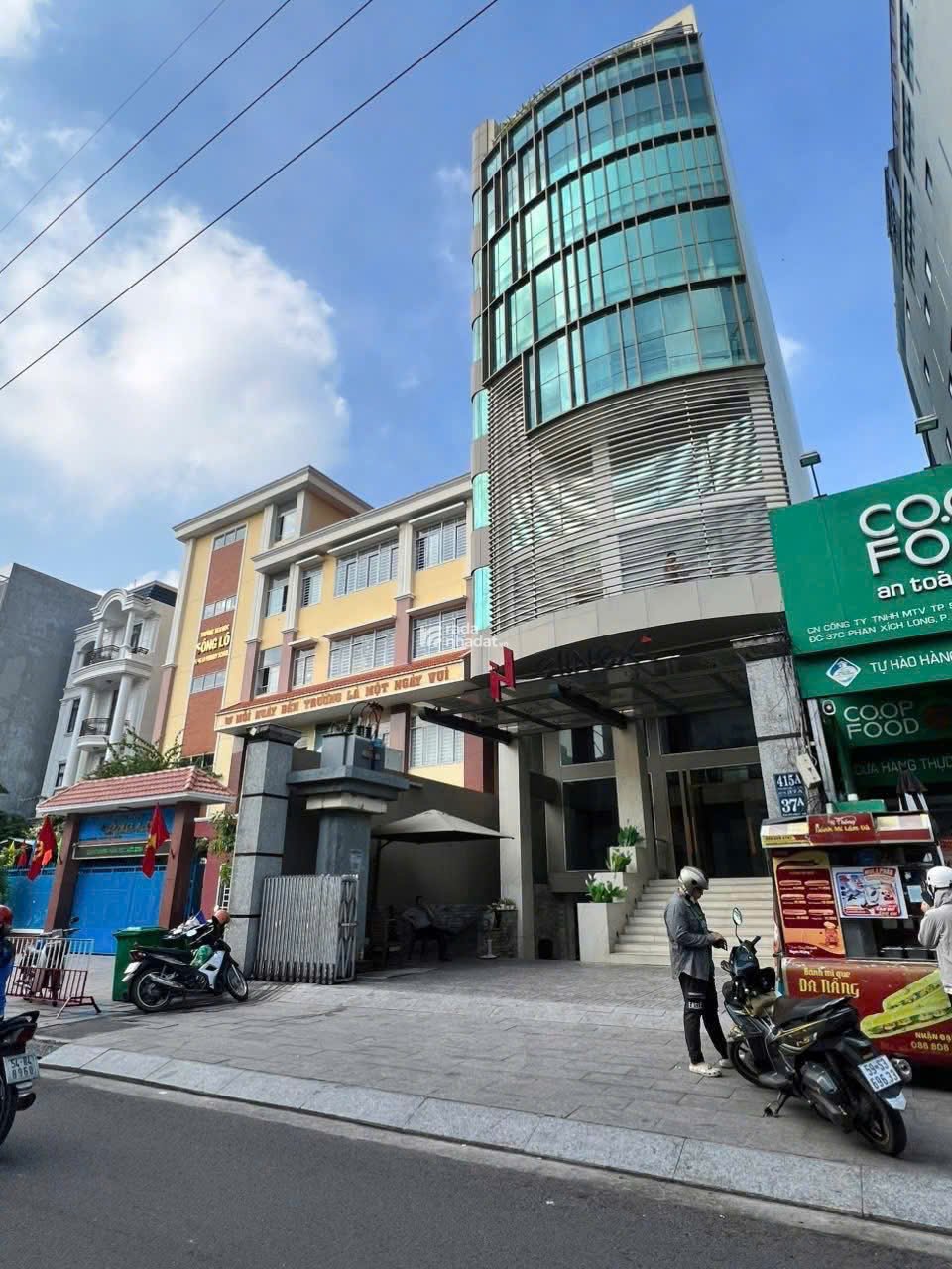 SIÊU PHẨM 95 tỷ! Bán tòa nhà MT Phan Xích Long, Q.PN  9x29m 4 tầng