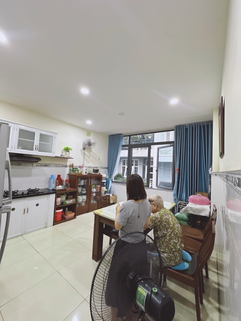 SIÊU PHẨM NHÀ ĐẸP 4 TẦNG- KHU VIP TÂN PHÚ/ TÂN SƠN NHÌ, ĐI BỘ RA CÔNG VIÊN