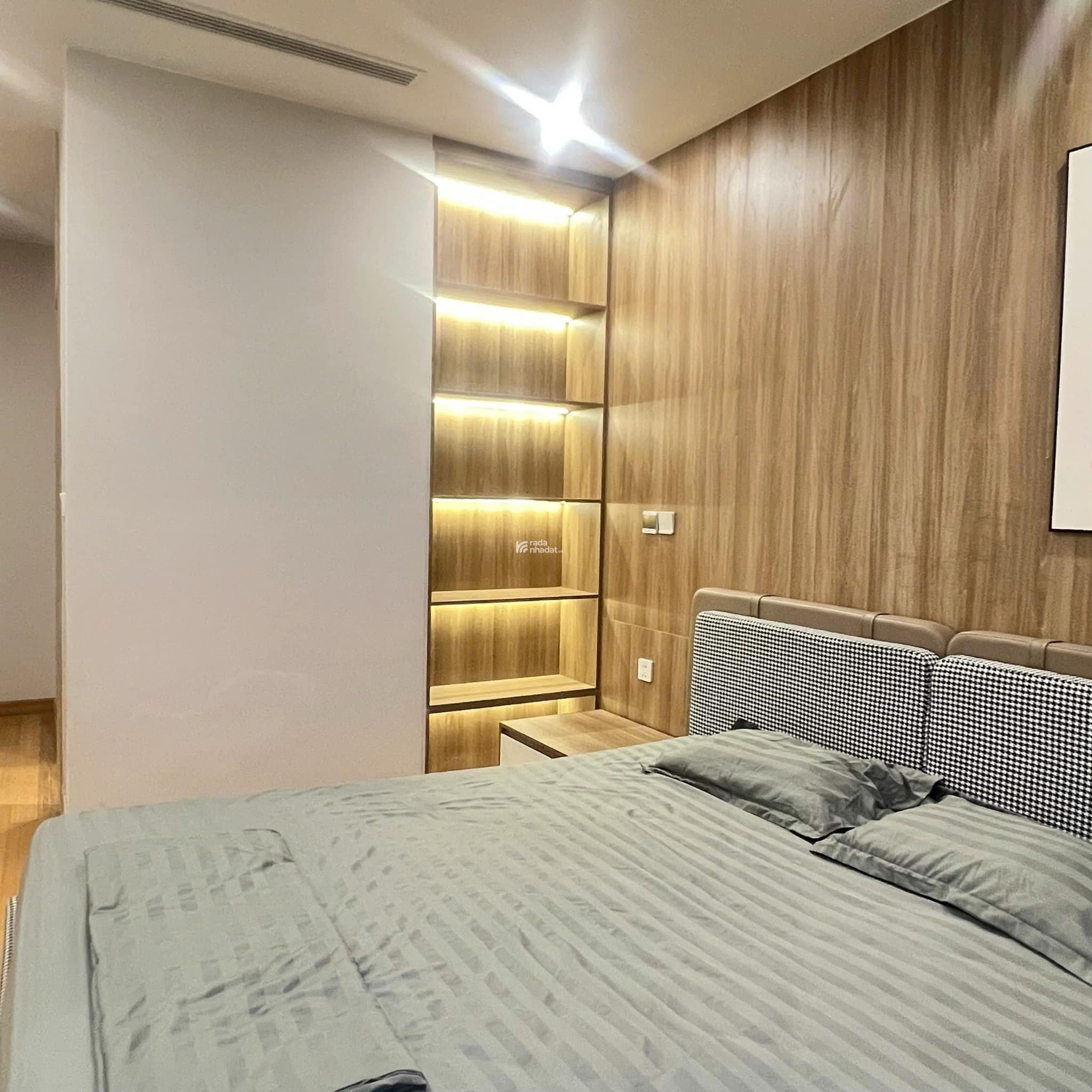 Chính chủ bán nhanh căn 3PN full nội thất xịn 100.7m2 NO CT2 The Zei Lê Đức Thọ