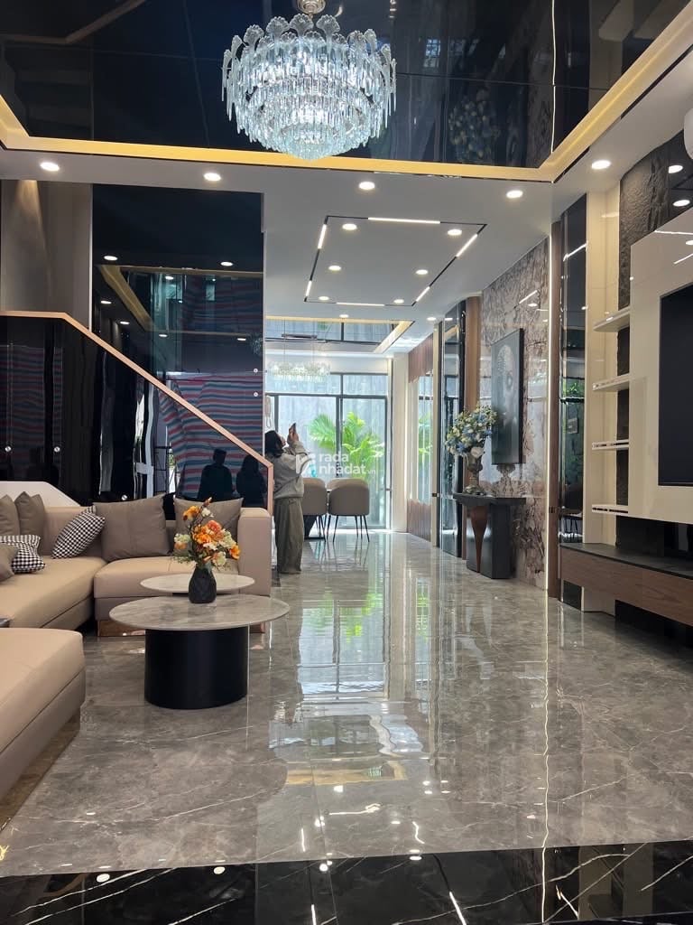 Bán Nhà Mặt Tiền Phạm Hữu Lầu, Quận 7 – Nhà Mới, Thang Máy, Nội Thất Cao Cấp- 18.6 Tỷ