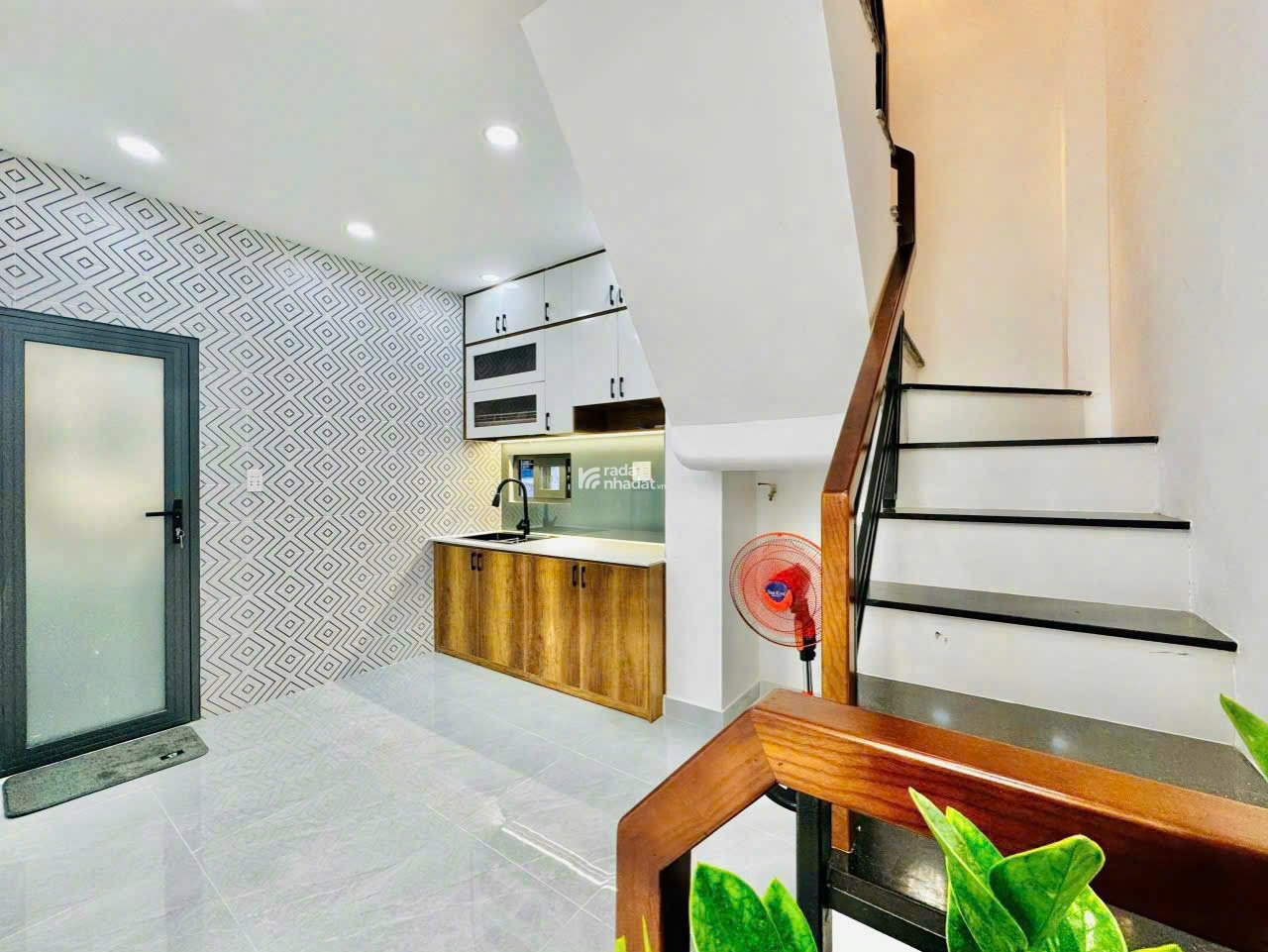 Cần bán nhà nhỏ xinh đường Trần Quang Diệu, Phường 14, Quận 3.