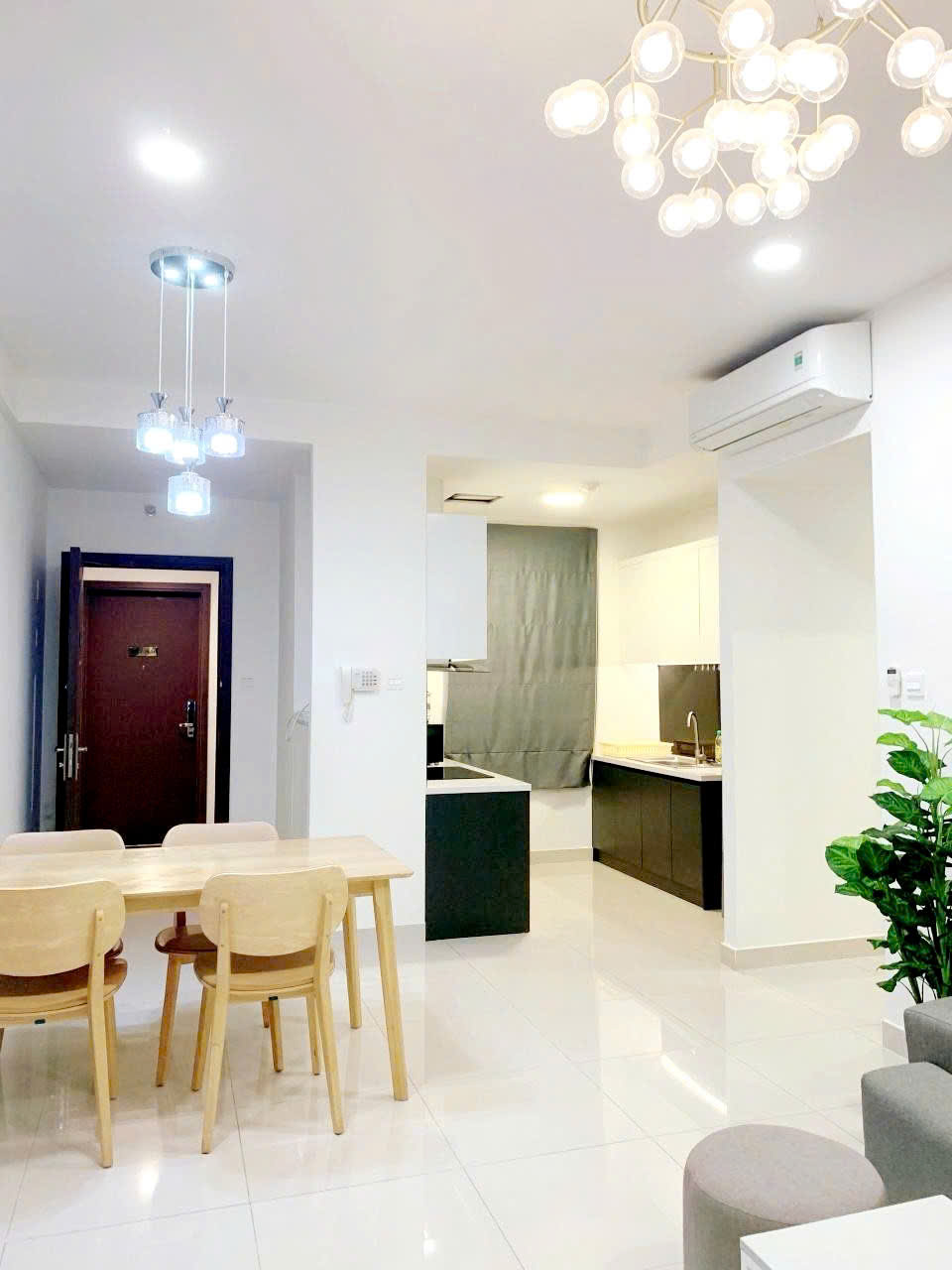 Bán căn 3PN 8,32 tỷ tại The Sun Avenue, 90m2, full nội thất, vào ở ngay